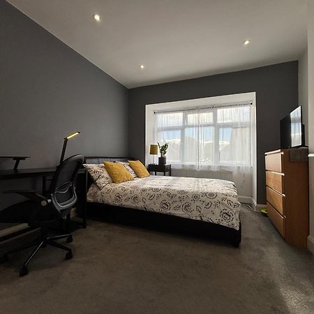 Hotel Entire House Floor Perfect For Couples & Freelancers - Available For Single Too London Exterior foto