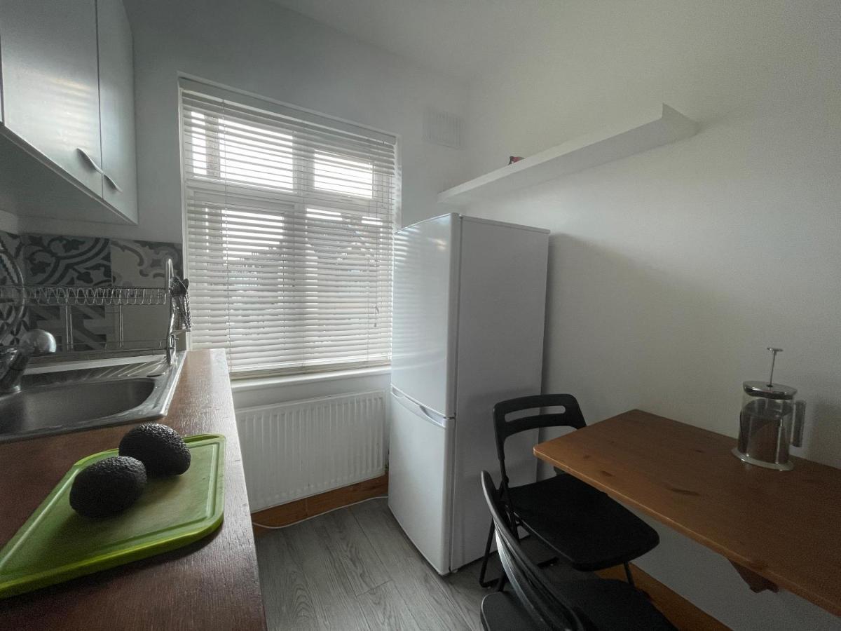 Hotel Entire House Floor Perfect For Couples & Freelancers - Available For Single Too London Exterior foto