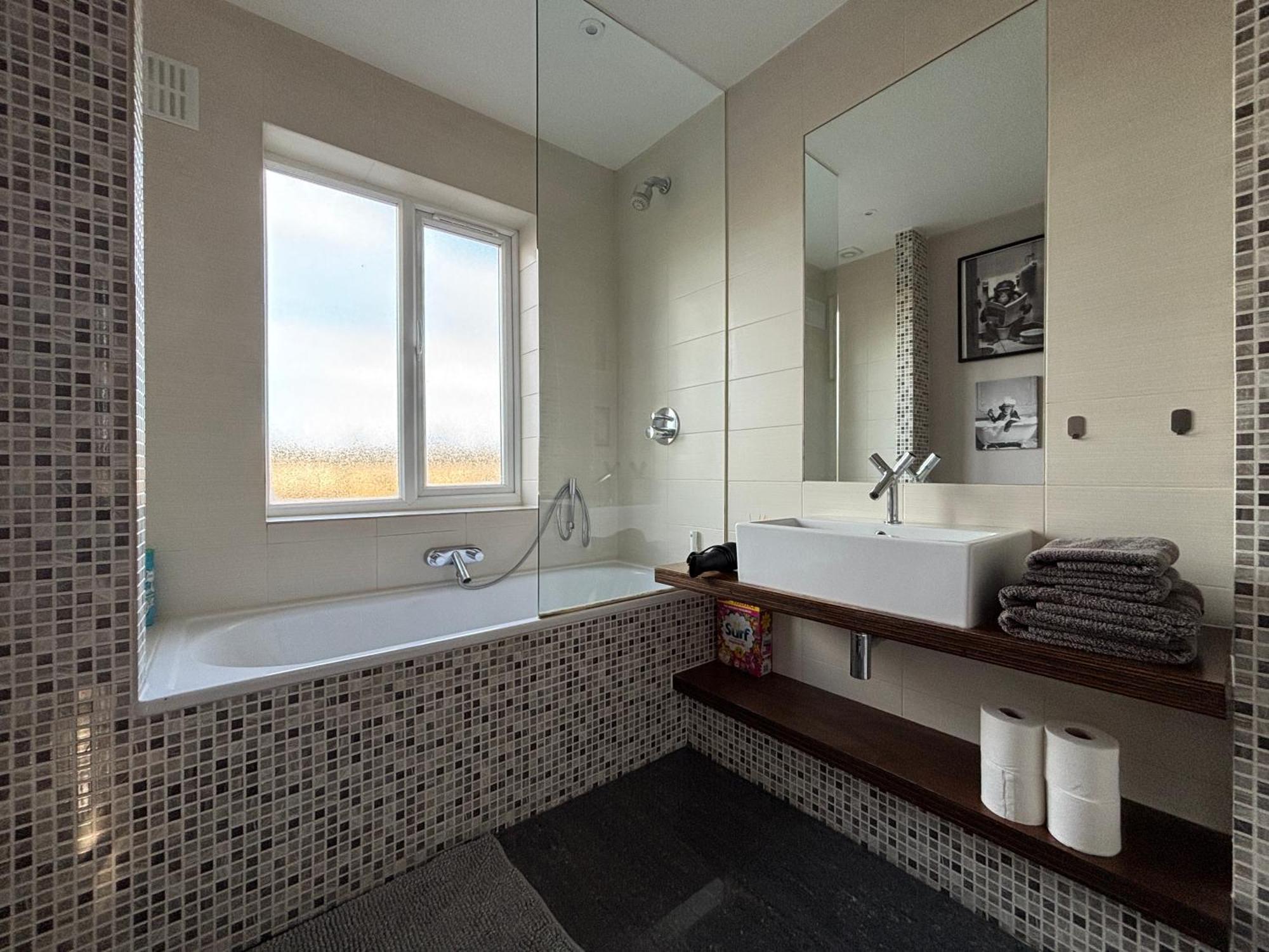 Hotel Entire House Floor Perfect For Couples & Freelancers - Available For Single Too London Exterior foto